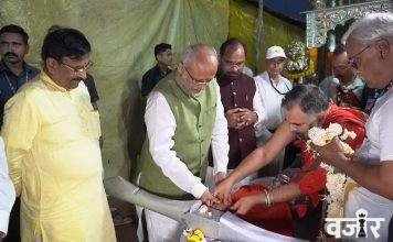 राजस्थान येथे तयार झालेल्या दुमजली माता महाकालीच्या रथाचे राज्यपाल यांच्या हस्ते विधिवत पूजन